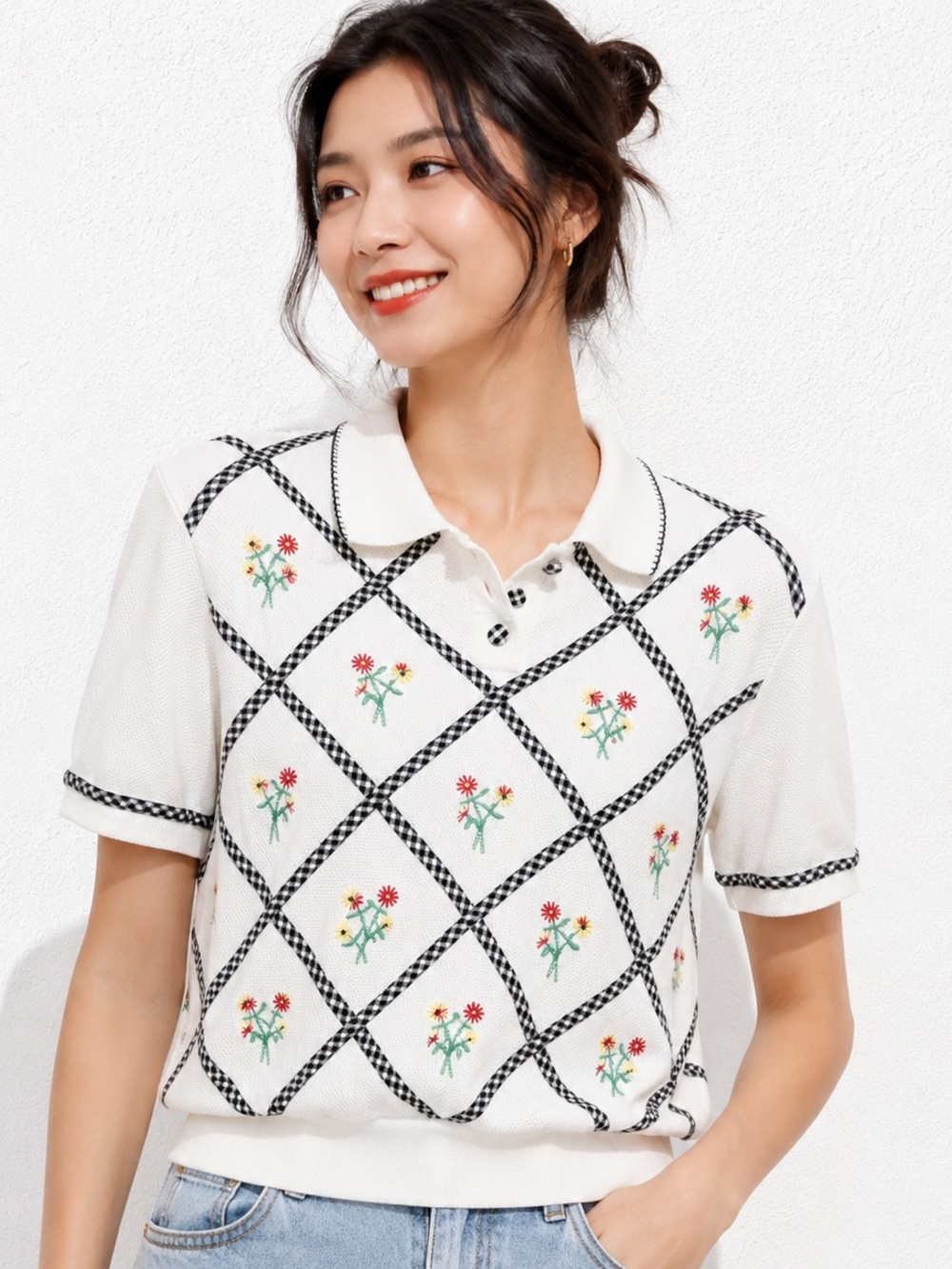 Alfred‎ Dunner White Short-Sleeve Polo with Black Lattice & Floral Embroidery M
